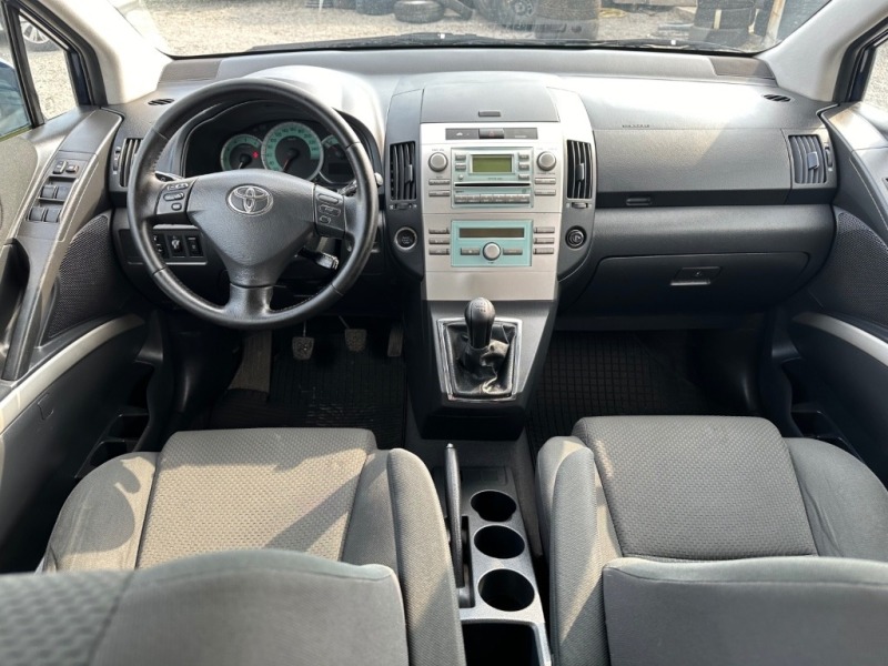 Toyota Corolla verso 2.2 D4D 7 места, снимка 9 - Автомобили и джипове - 46275924