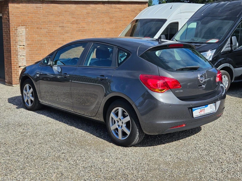 Opel Astra 1.4 Бензин Automatik 139к , снимка 4 - Автомобили и джипове - 47163869