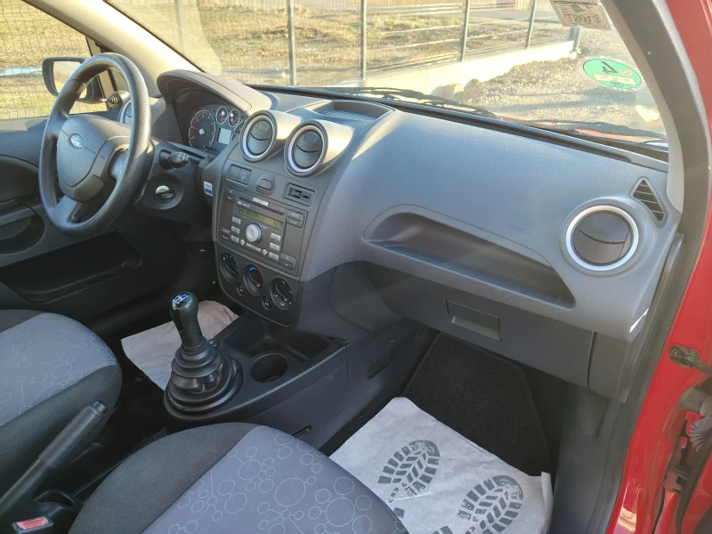 Ford Fiesta 1.4  i, снимка 13 - Автомобили и джипове - 48090180