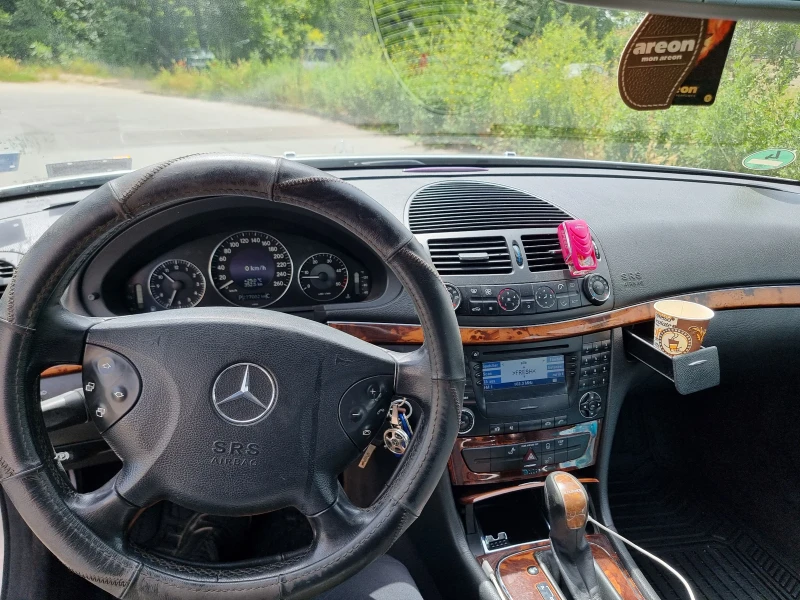 Mercedes-Benz E 320, снимка 5 - Автомобили и джипове - 49118105