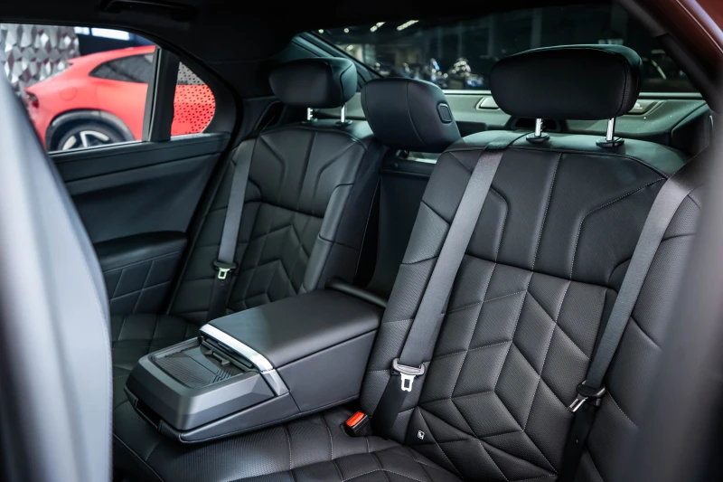 BMW 760 i xDrive * Msport* B&W* 360* Maxton, снимка 15 - Автомобили и джипове - 53597317