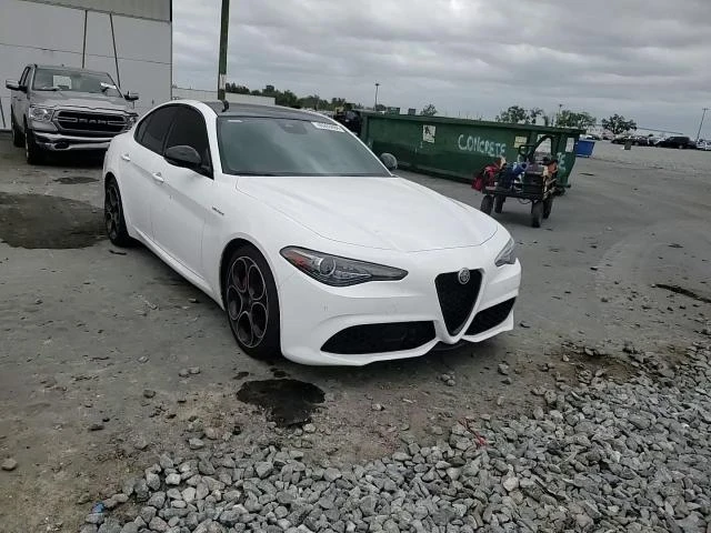 Alfa Romeo Giulia 2.0l Ti, снимка 13 - Автомобили и джипове - 54241457