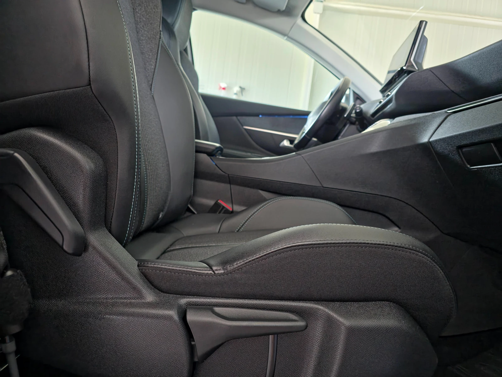 Peugeot 3008 1.5 BlueHDi ALLURE 131 S&S EAT8 - изображение 10