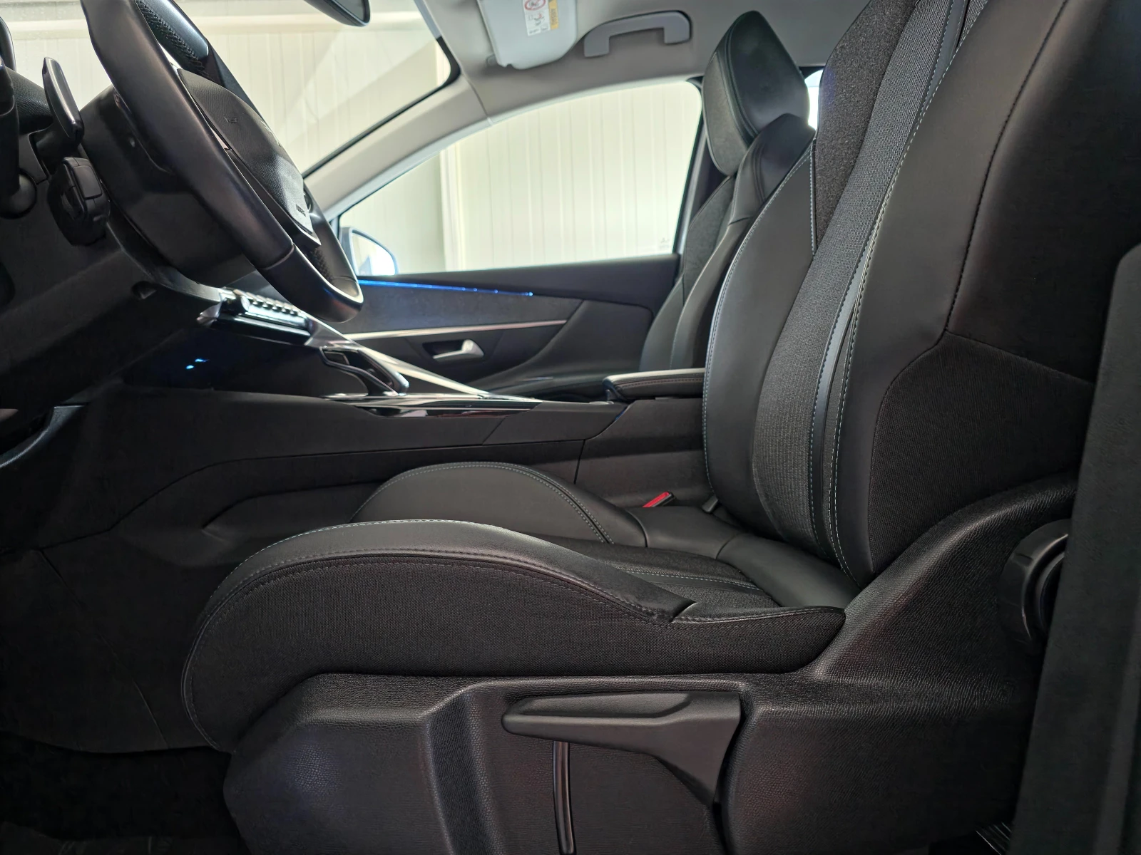 Peugeot 3008 1.5 BlueHDi ALLURE 131 S&S EAT8 - изображение 8