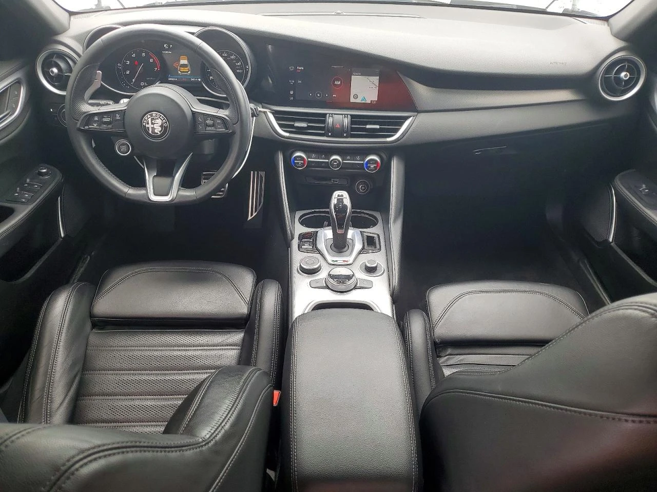 Alfa Romeo Giulia 2.0l Ti, снимка 8 - Автомобили и джипове - 54241457