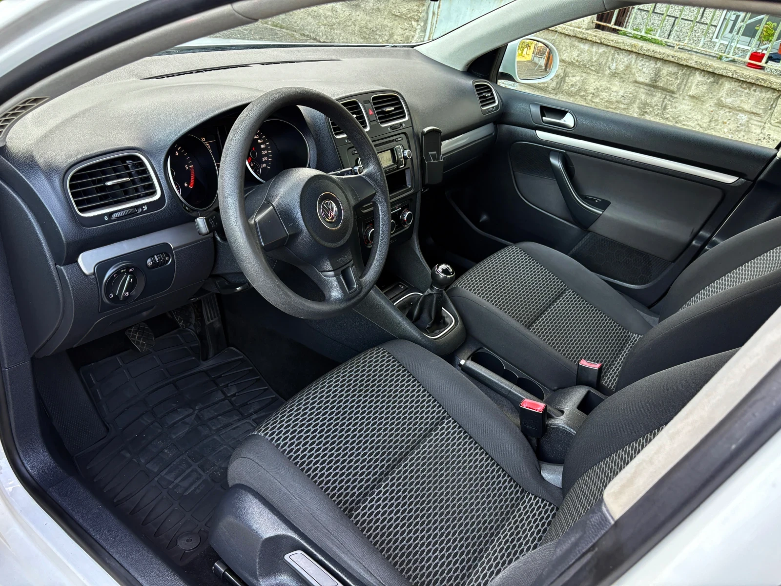 VW Golf 6 1.6TDI Обслужен# 233 000км#, снимка 7 - Автомобили и джипове - 54568202