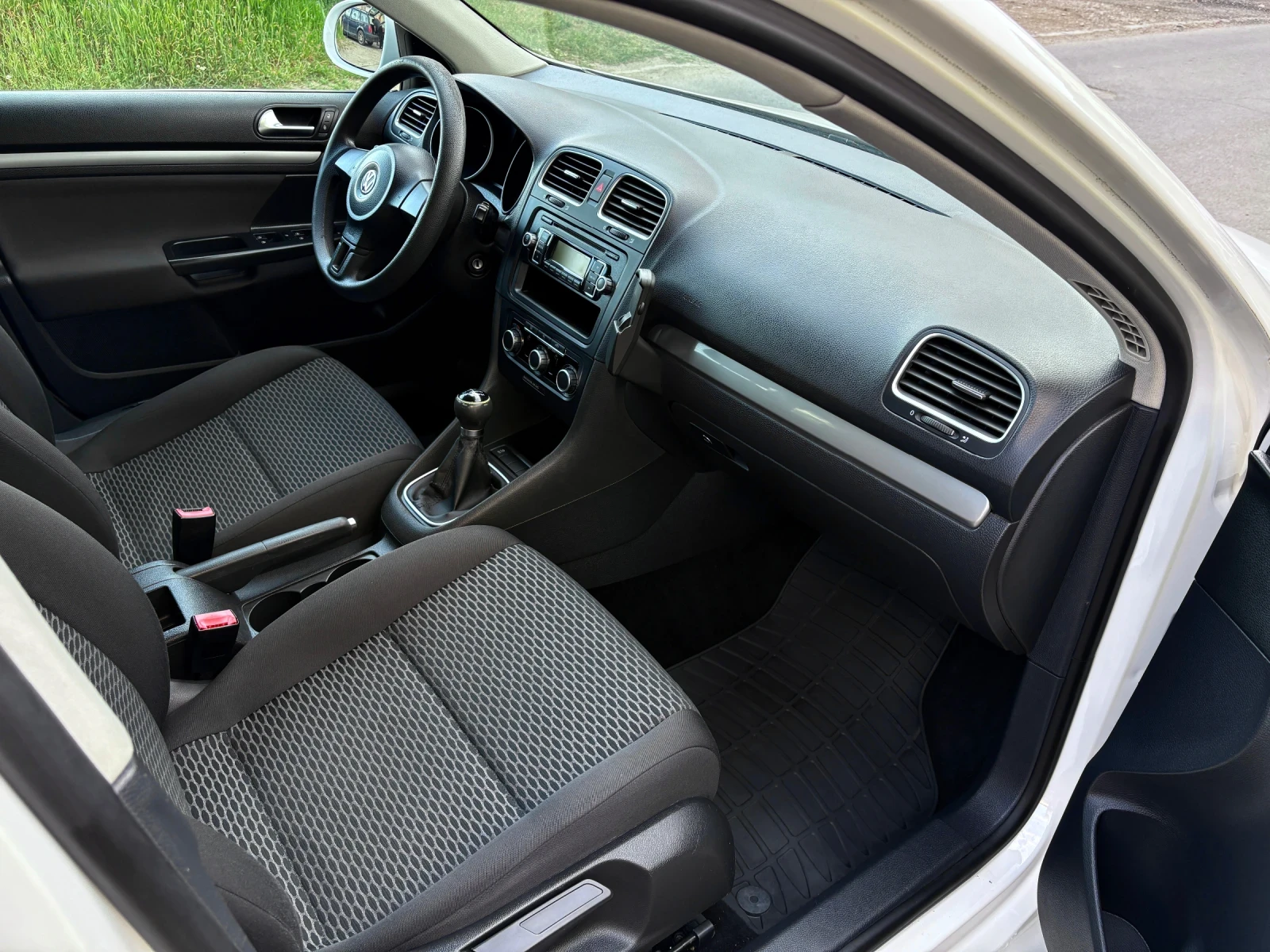 VW Golf 6 1.6TDI Обслужен# 233 000км#, снимка 8 - Автомобили и джипове - 54568202