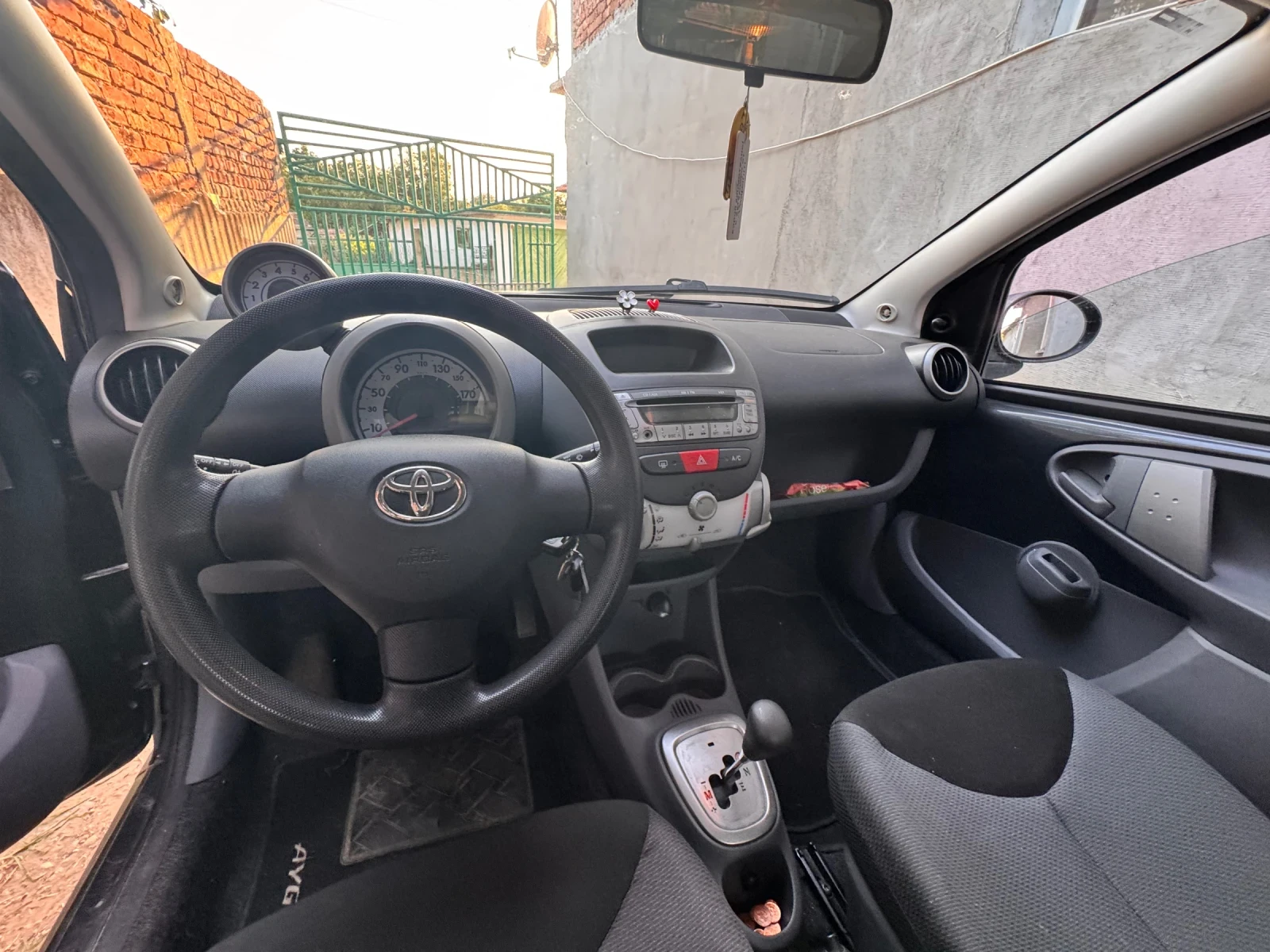 Toyota Aygo, снимка 6 - Автомобили и джипове - 55590025