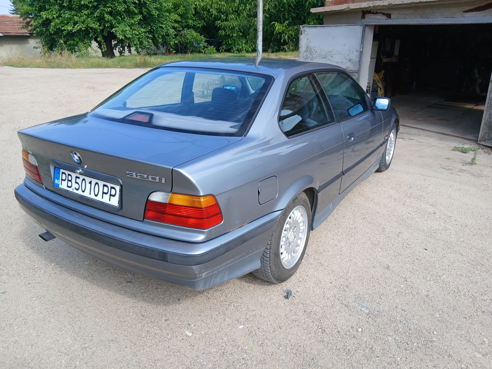 BMW 320, снимка 12 - Автомобили и джипове - 55644522