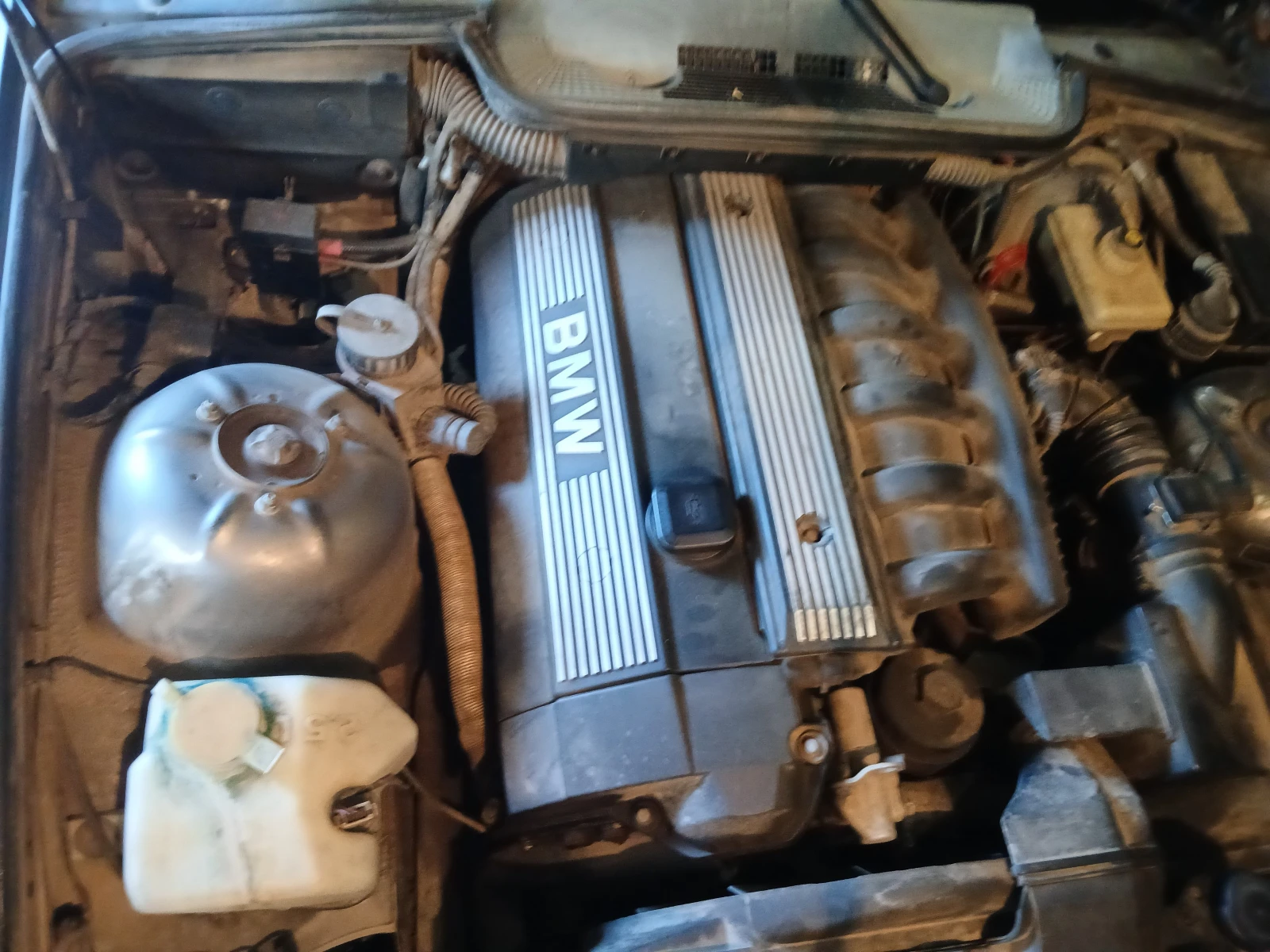 BMW 320, снимка 14 - Автомобили и джипове - 55644522