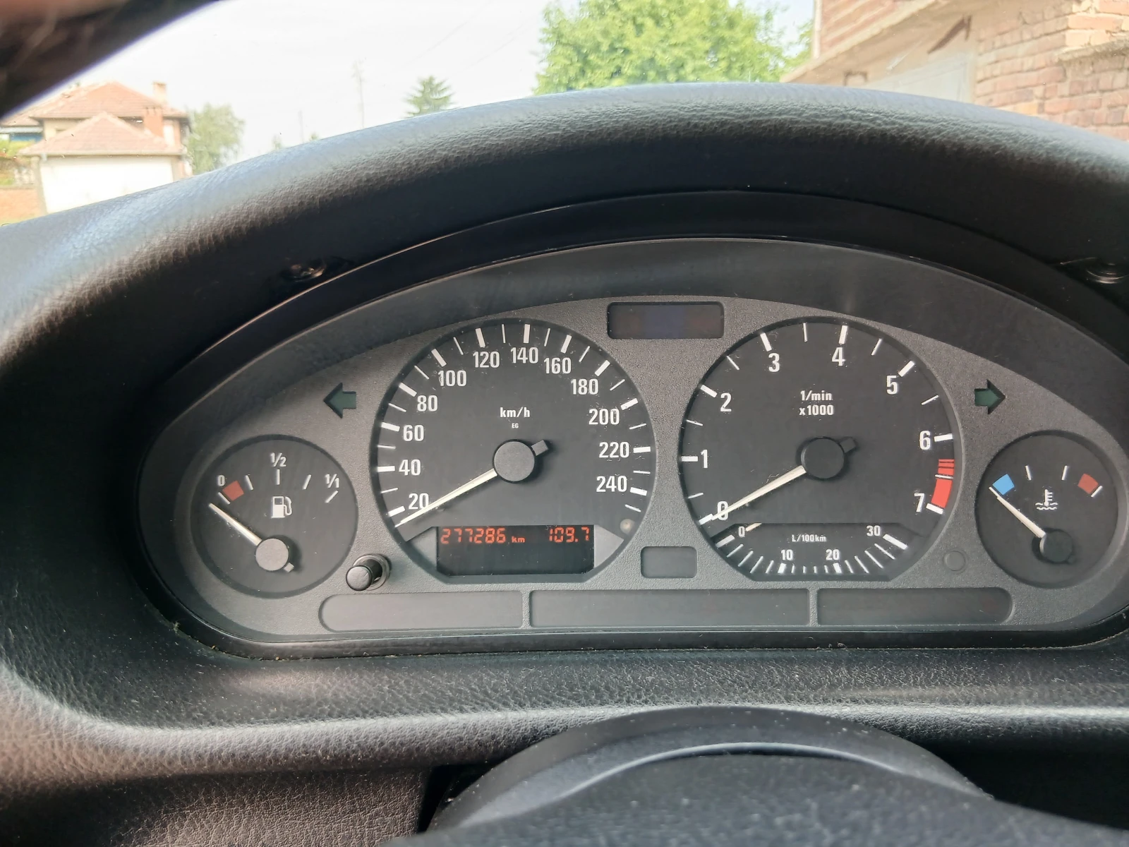 BMW 320, снимка 10 - Автомобили и джипове - 55644522