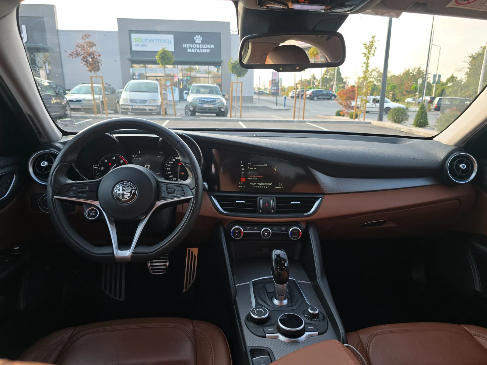 Alfa Romeo Giulia 2.2 180 8AT 1 Собственик, снимка 10 - Автомобили и джипове - 55709380