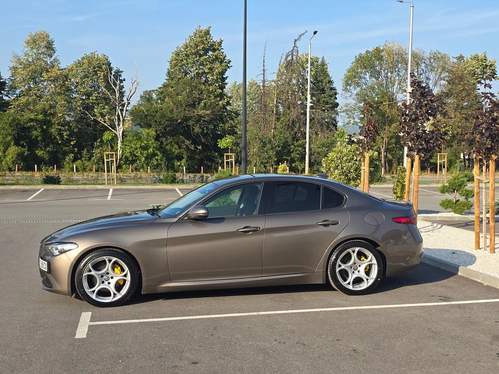 Alfa Romeo Giulia 2.2 180 8AT 1 Собственик, снимка 2 - Автомобили и джипове - 55709380