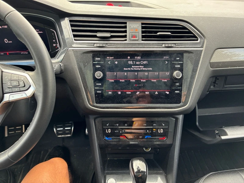 VW Tiguan Comfortline R-Line Black Edition * * CARFAX * * , снимка 9 - Автомобили и джипове - 52776493