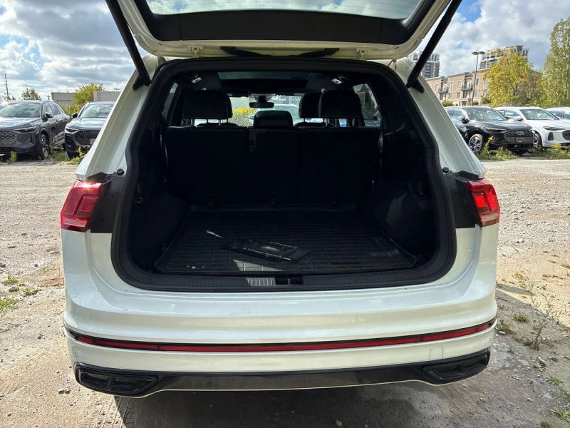 VW Tiguan Comfortline R-Line Black Edition * * CARFAX * * , снимка 6 - Автомобили и джипове - 52776493