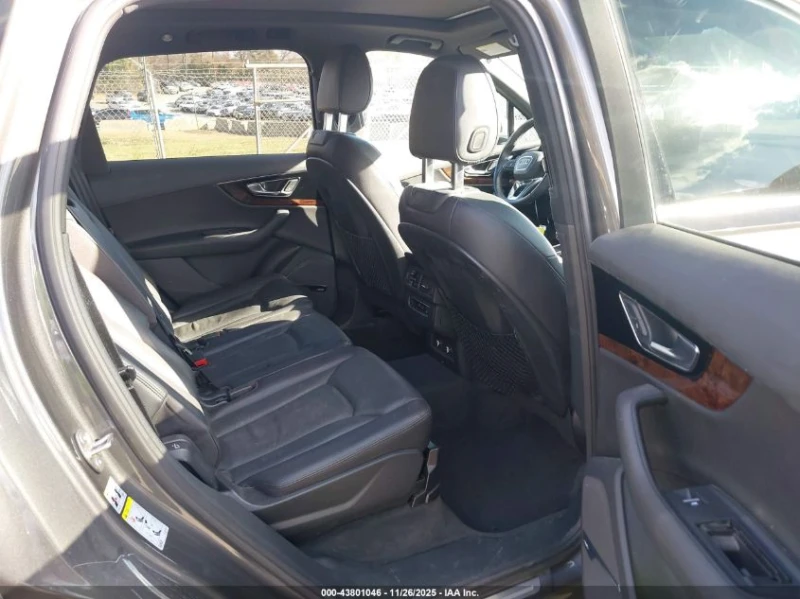 Audi Q7 3.0T Premium, снимка 8 - Автомобили и джипове - 53076805