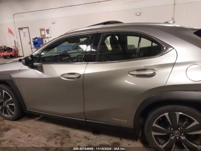 Lexus UX 250h, снимка 5 - Автомобили и джипове - 48208241