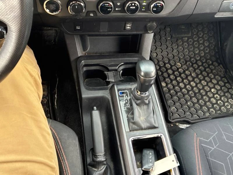 Toyota Tacoma * 4WD * V6 * ПРЕДСТАВИТЕЛСТВО ТОЙОТА, снимка 12 - Автомобили и джипове - 55951275