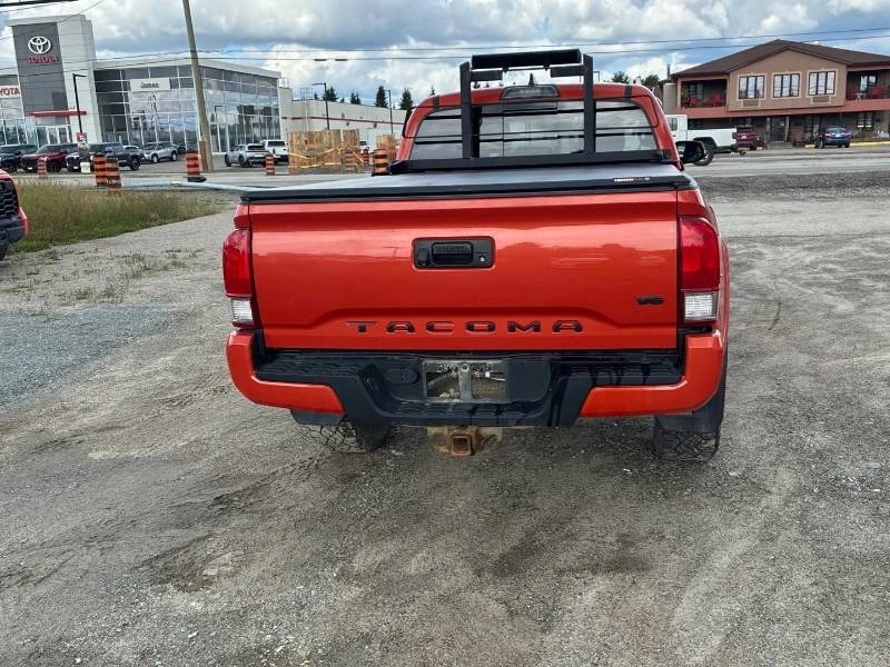 Toyota Tacoma * 4WD * V6 * ПРЕДСТАВИТЕЛСТВО ТОЙОТА, снимка 6 - Автомобили и джипове - 55951275