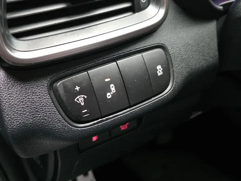 Kia Sorento 2.2 CRDI 4WD - САМО 30% АВАНС, снимка 17 - Автомобили и джипове - 56017290