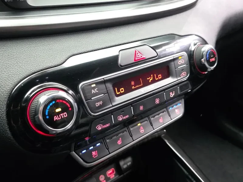 Kia Sorento 2.2 CRDI 4WD - САМО 30% АВАНС, снимка 16 - Автомобили и джипове - 56017290