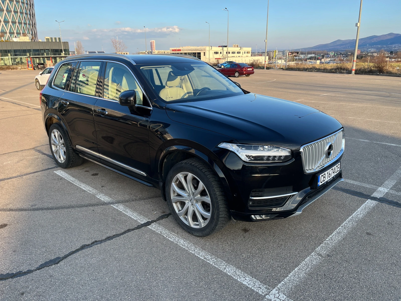 Volvo Xc90 D5 Inscription / НОВ МОТОР / 4x4 / 7-местен, снимка 3 - Автомобили и джипове - 53756724