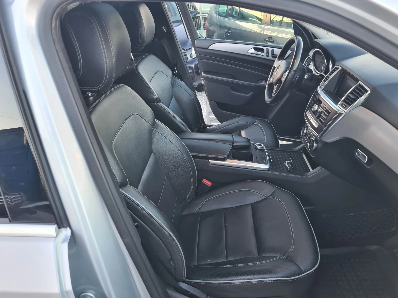 Mercedes-Benz ML 350 Bluetec 4 matic/ euro 6 / теглич , снимка 11 - Автомобили и джипове - 54113339