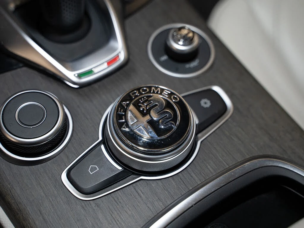 Alfa Romeo Stelvio * ���������� * (���� �� ��) | Mobile.bg � ����������� 16