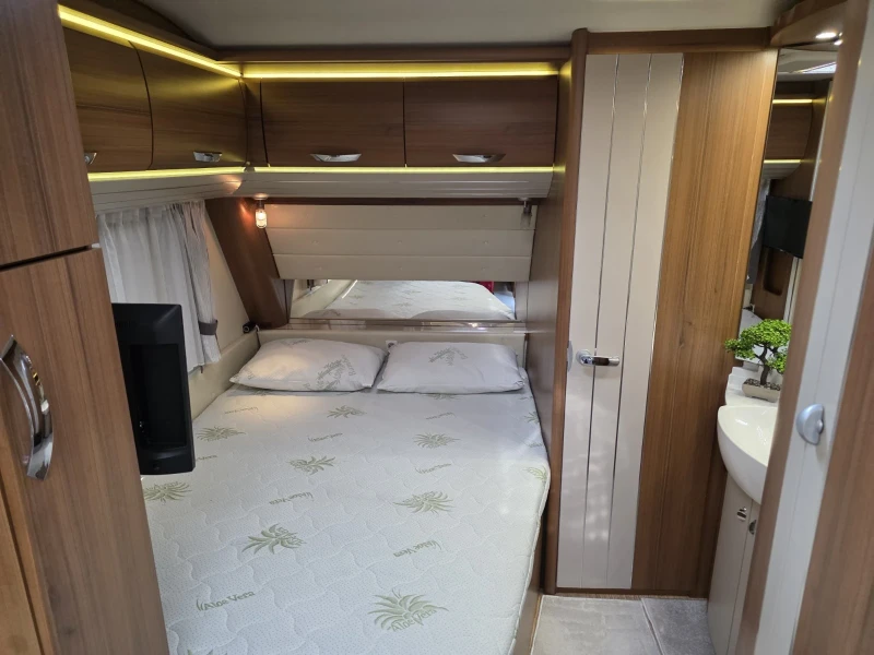 Каравана Hobby Premium 540, снимка 9 - Каравани и кемпери - 53061741