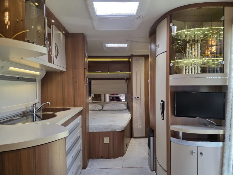 Каравана Hobby Premium 540, снимка 11 - Каравани и кемпери - 53061741