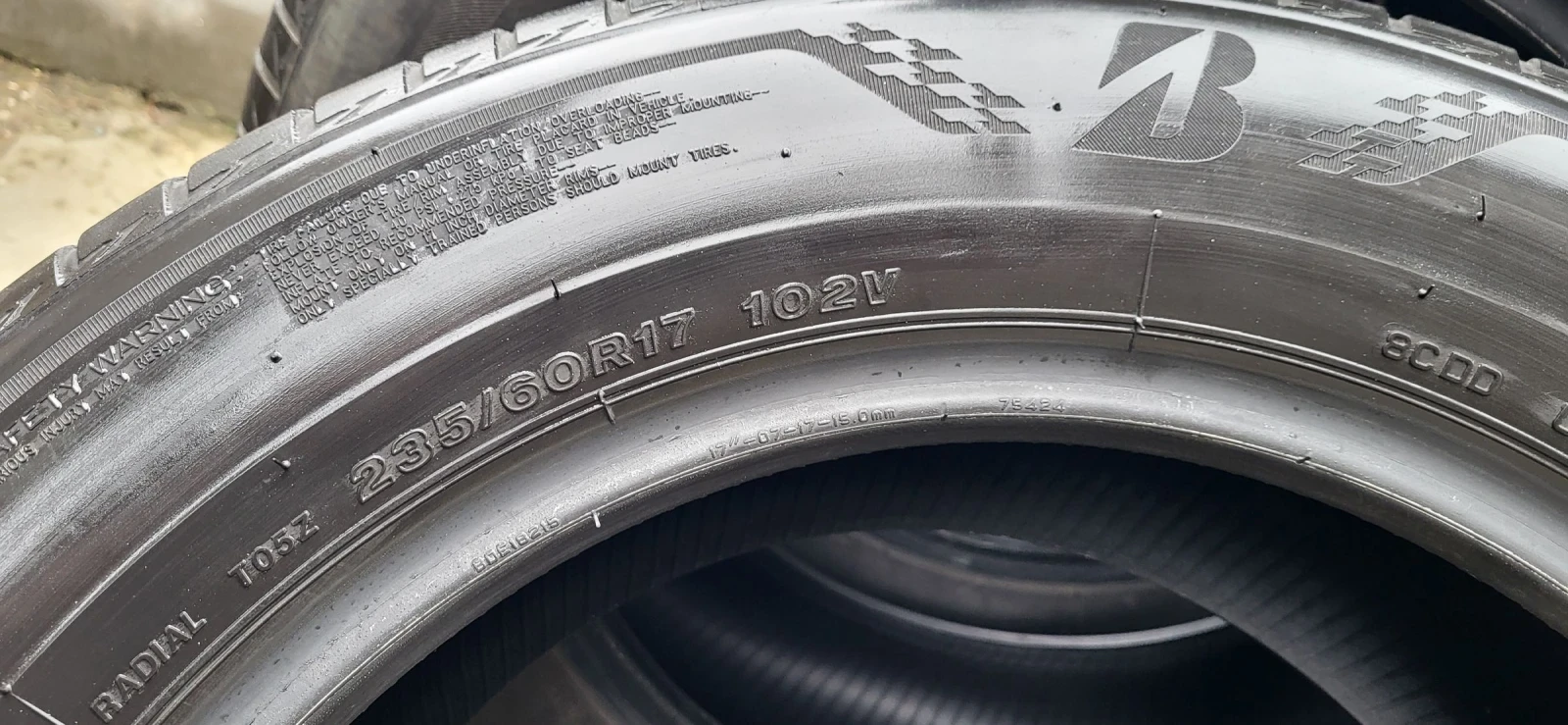 Гуми Летни 235/60R17, снимка 4 - Гуми и джанти - 54006870