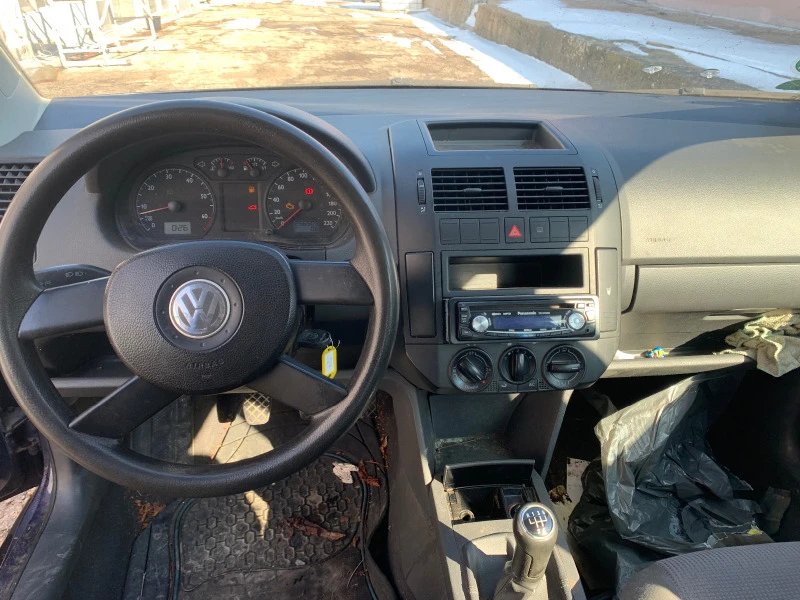 VW Polo 1.2i 64кс., снимка 7 - Автомобили и джипове - 32686014