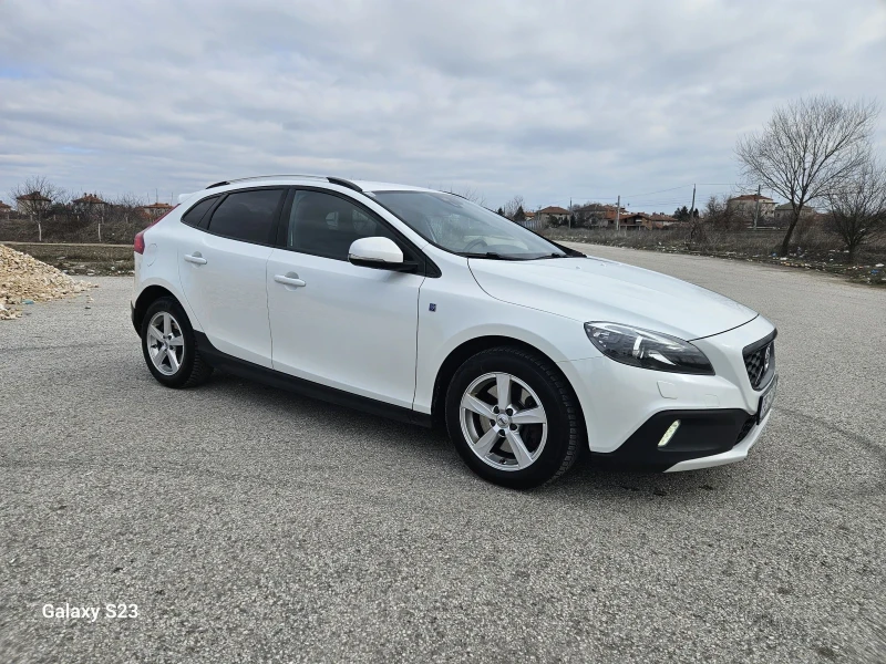 Volvo V40 Cross Country Ocean Race D3 АВТОМАТ КОЖА, снимка 1 - Автомобили и джипове - 49041834