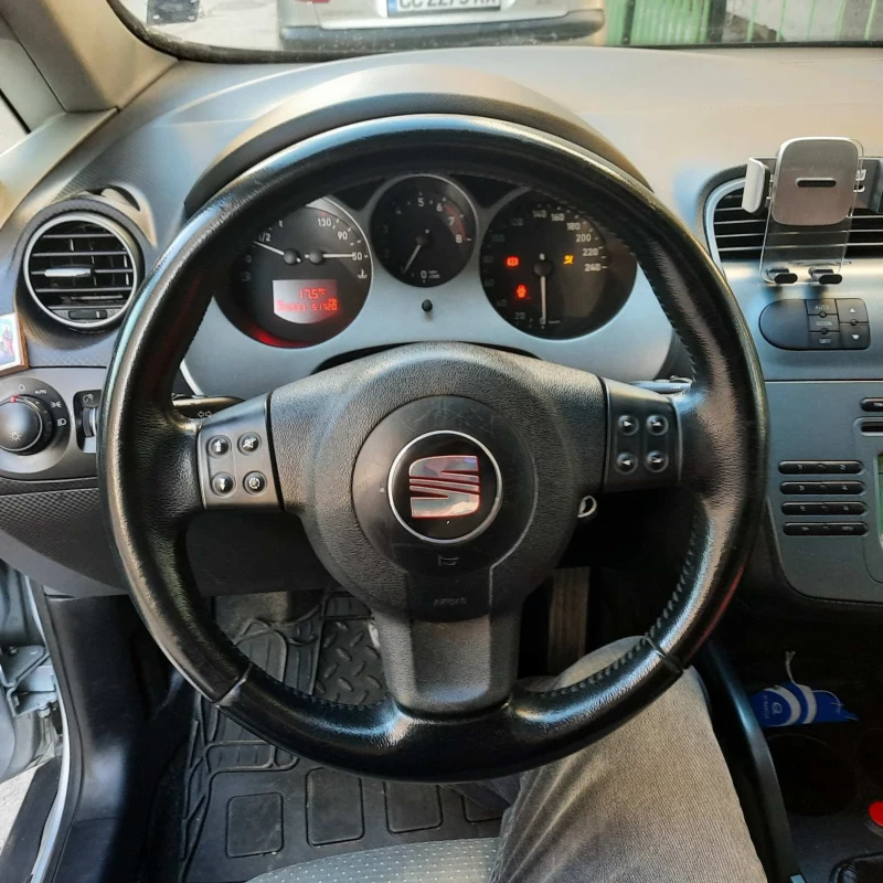 Seat Altea 1.6i XL, снимка 2 - Автомобили и джипове - 49295229