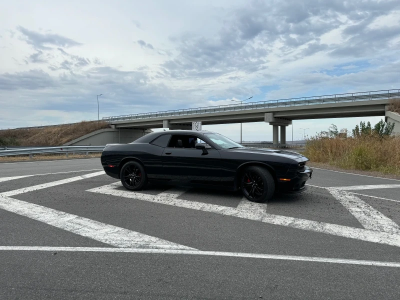 Dodge Challenger, снимка 2 - Автомобили и джипове - 49849978