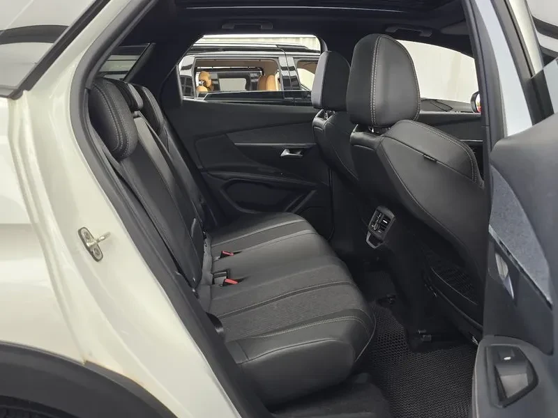Peugeot 3008 1.5 BlueHDI GT - САМО 30% АВАНС, снимка 12 - Автомобили и джипове - 55987593