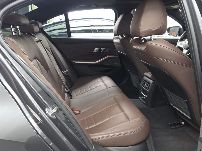BMW 330 330i M Sport| 258к.с., снимка 12 - Автомобили и джипове - 56169732