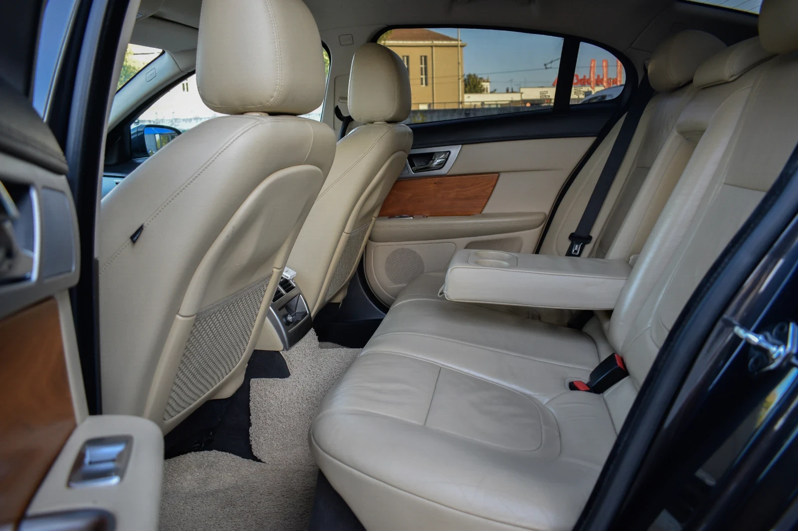 Jaguar Xf 2.2 LUXURY - изображение 10