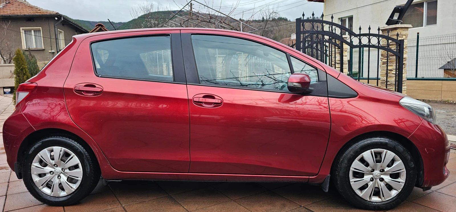 Toyota Yaris 1.4 D4D/90pc ПОДГРЕВ НА СЕДАЛКИ НАВИ КАМЕРА - изображение 4