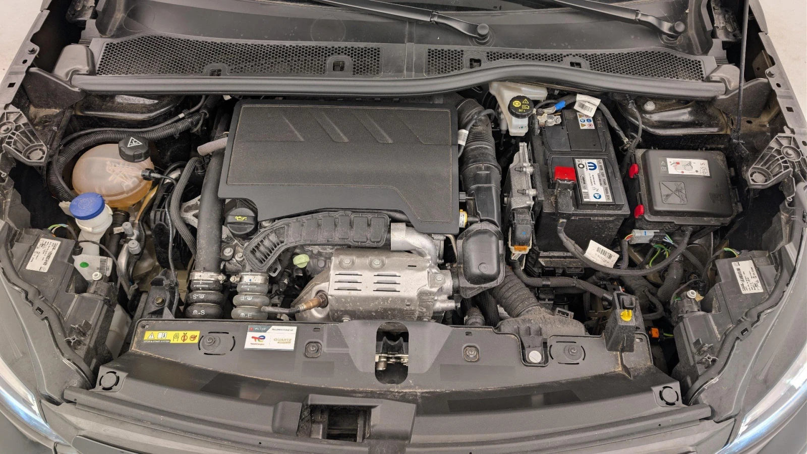 Peugeot 2008 1.2 Allure - Petrol - Manual - 102 hp - 19.940 km, снимка 17 - Автомобили и джипове - 53907732