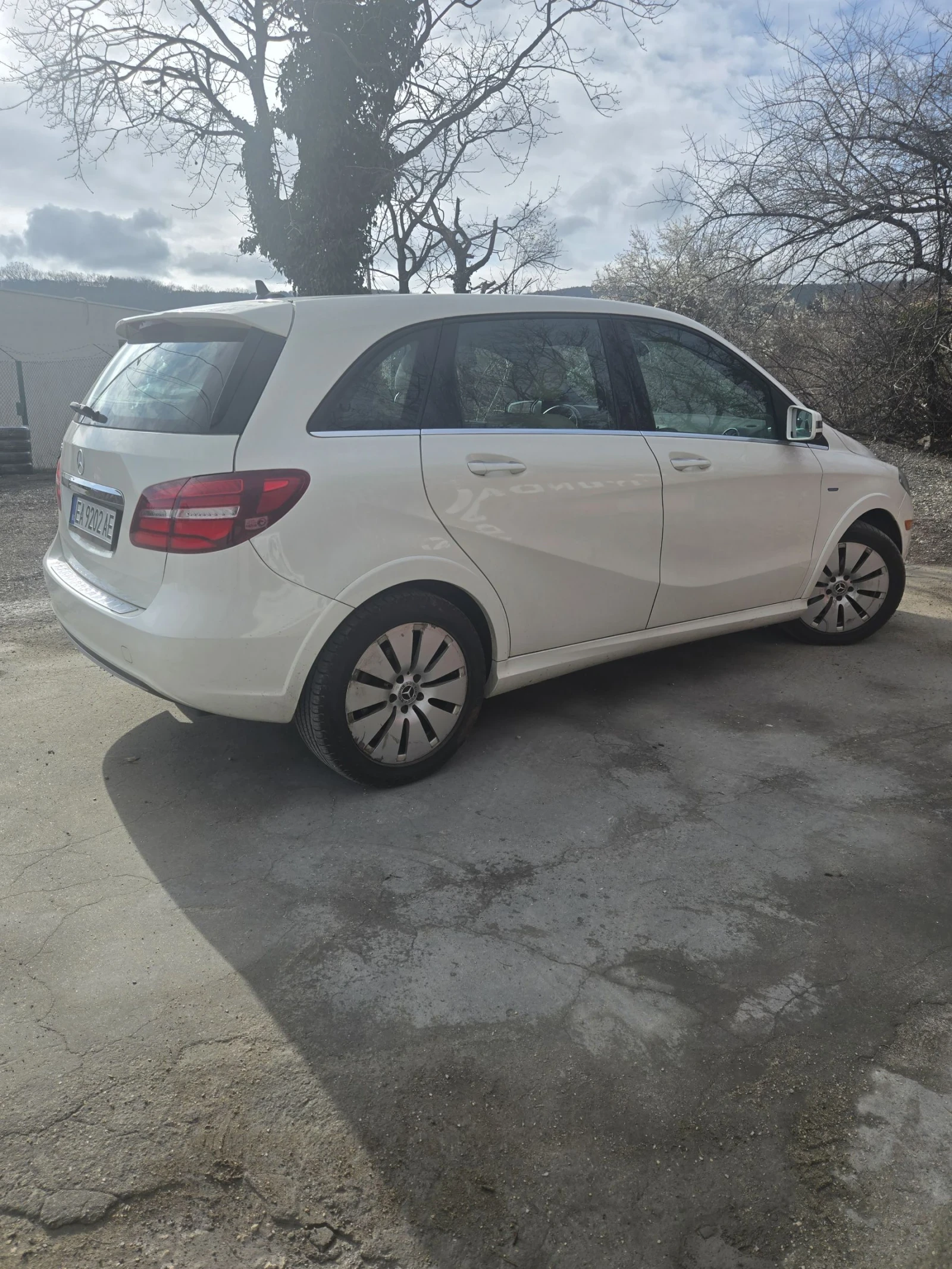 Mercedes-Benz B 250 B250e отличен НЕ напудрен!, снимка 9 - Автомобили и джипове - 54007692