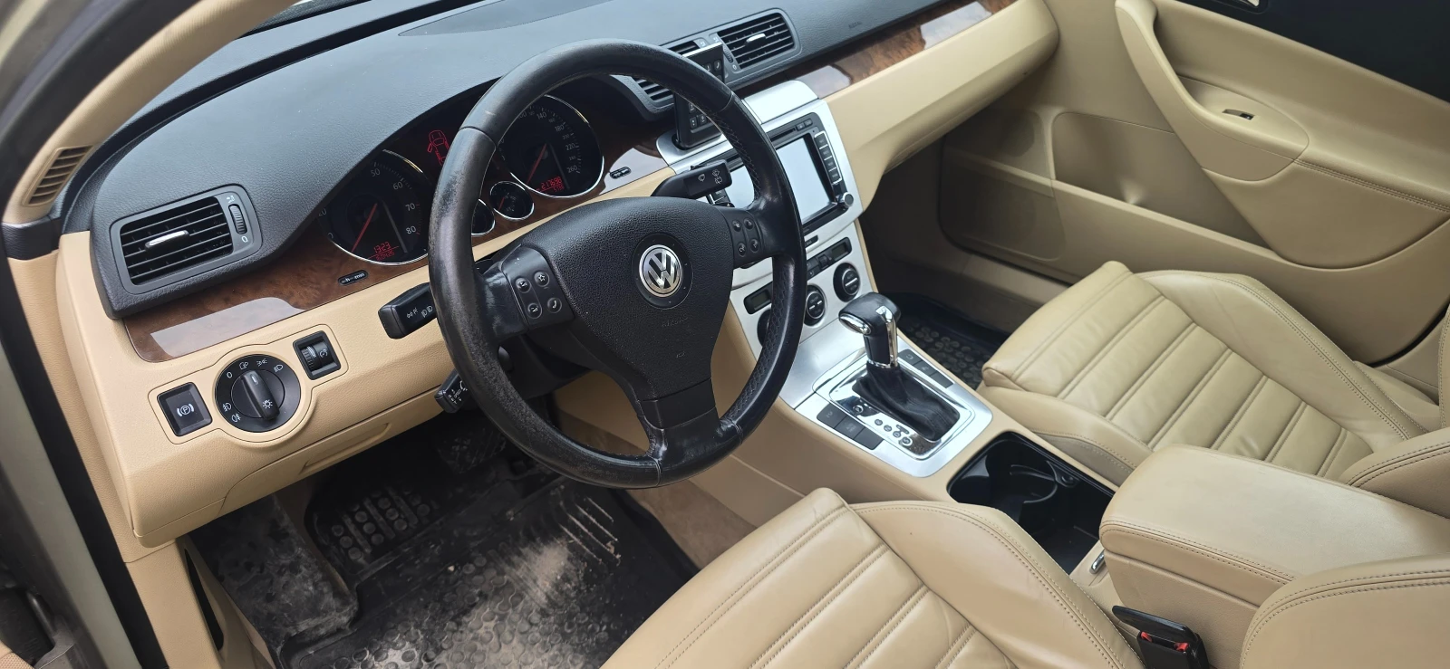 VW Passat 3.2TSI 4×4  автомат, снимка 8 - Автомобили и джипове - 54218021