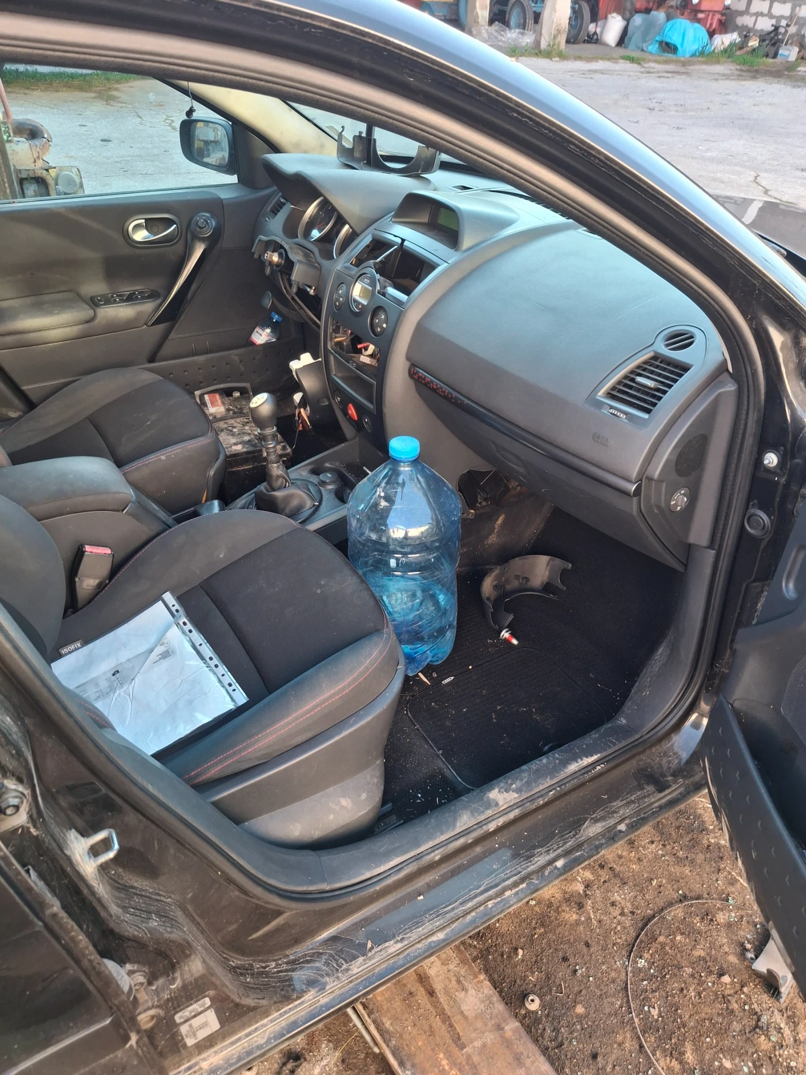 Renault Megane 1.5 дци, снимка 5 - Автомобили и джипове - 54318379