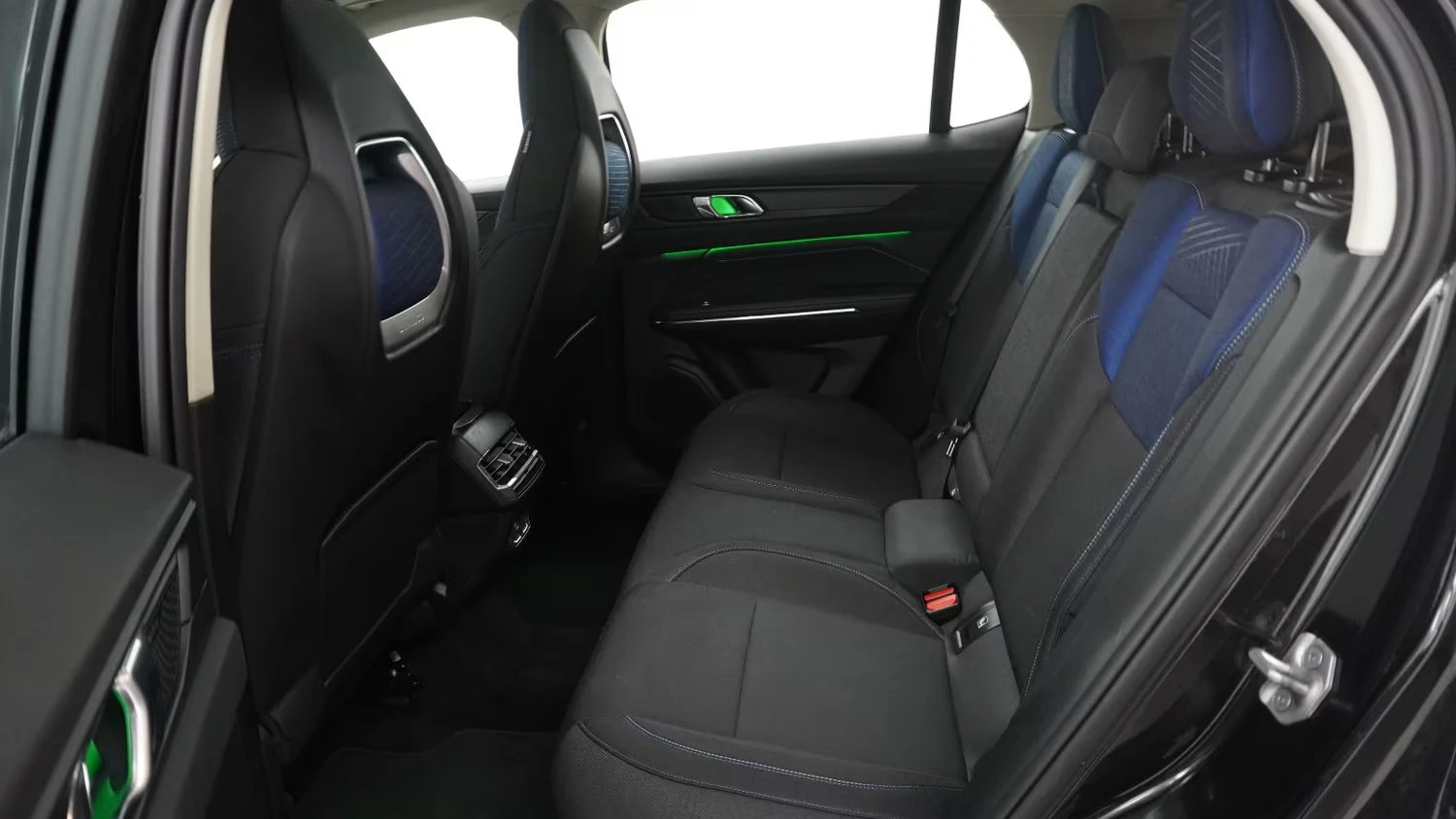 LynkCo 01 HEV/197HP/PANO/MEMO/360/KLESS/CPLAY/342q, снимка 15 - Автомобили и джипове - 54687389