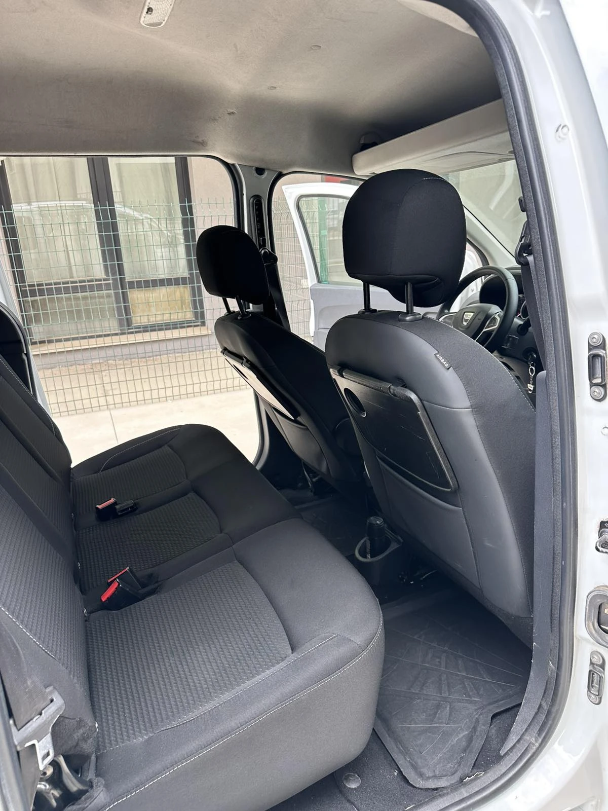 Dacia Dokker Laureate 1.5 DCI, снимка 14 - Автомобили и джипове - 54697099