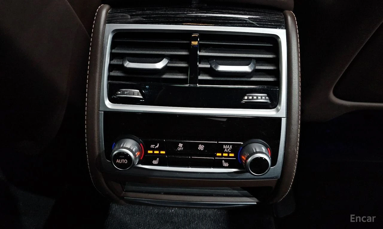 BMW 740 XDRIVE* 360CAMERA* HEAD-UP* SUNROOF* , снимка 13 - Автомобили и джипове - 54752975