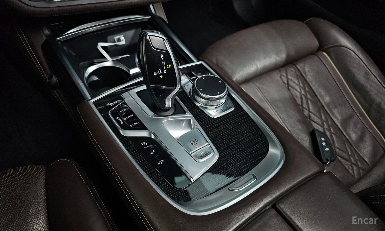 BMW 740 XDRIVE* 360CAMERA* HEAD-UP* SUNROOF* , снимка 11 - Автомобили и джипове - 54752975
