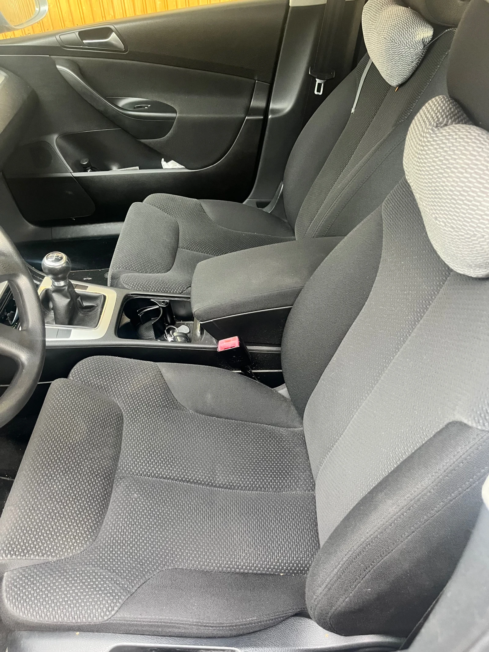 VW Passat 1.6 TDI, снимка 4 - Автомобили и джипове - 54808751
