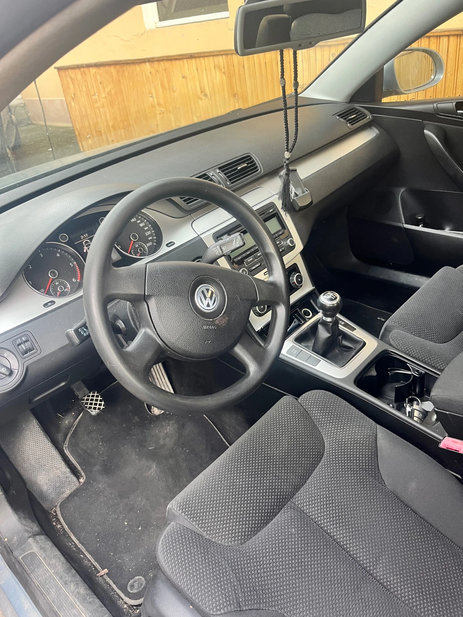 VW Passat 1.6 TDI, снимка 5 - Автомобили и джипове - 54808751