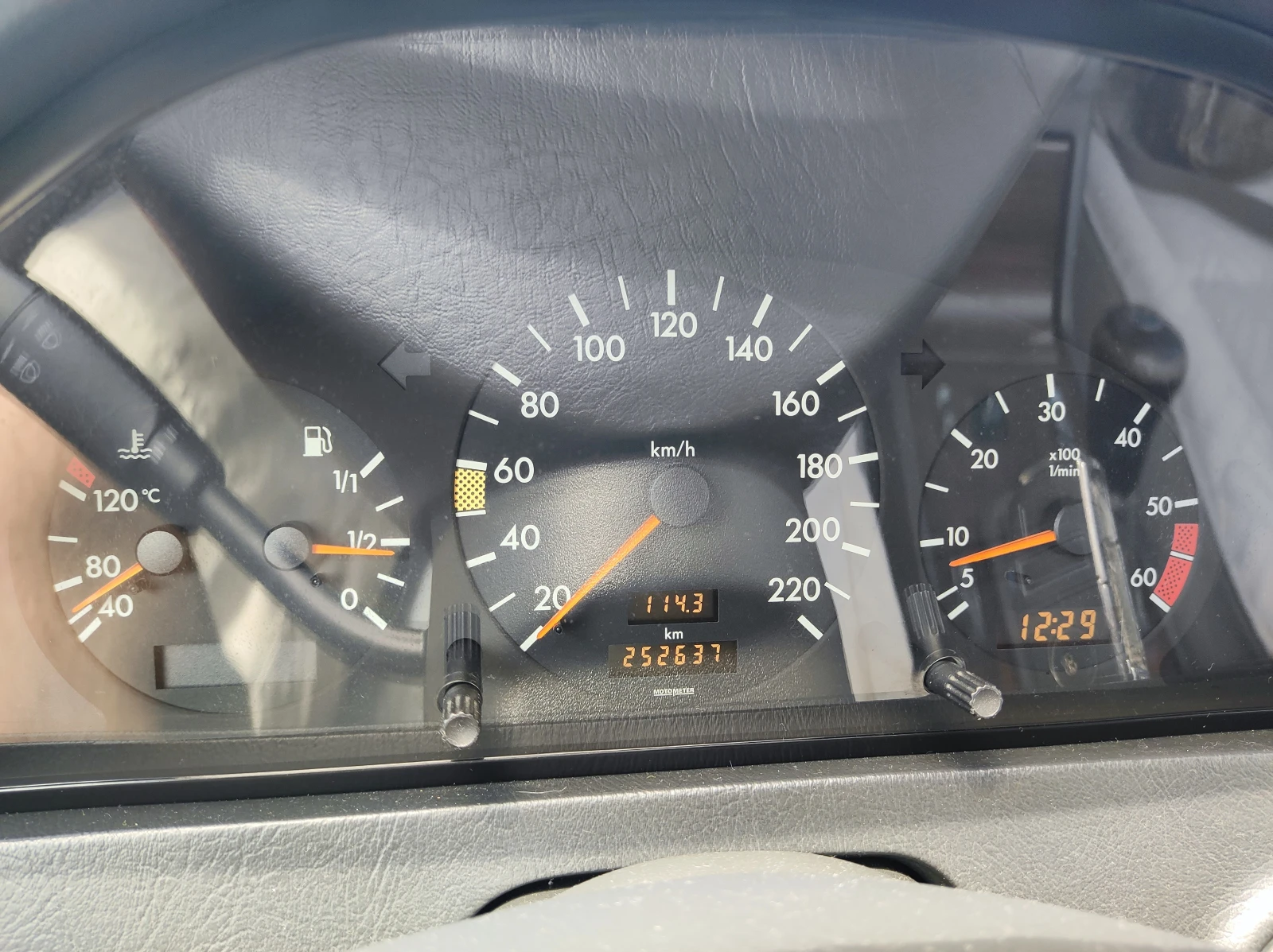Mercedes-Benz C 220 Elegance, снимка 17 - Автомобили и джипове - 55231429
